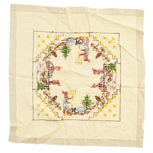 Broderet dug med julemotiver (str. 50x52 cm)