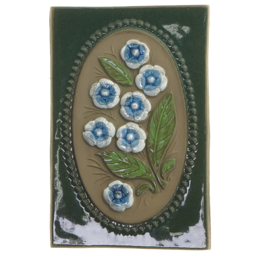 Keramisk vægplakette med blomster fra Jie (str. 21,5x14 cm)