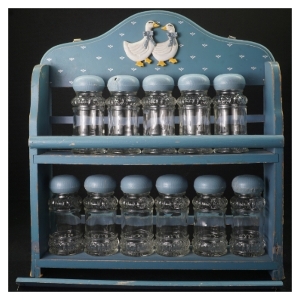 krydderi beholdere og træhylde (str. 30 x 31 cm. 6,5 cm bred)