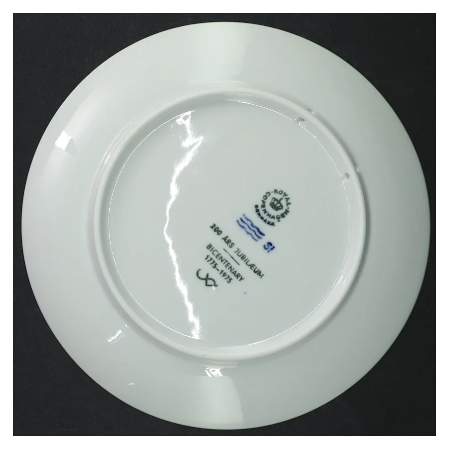 Blå og hvid porcelænplatte fra Royal Copenhagen (str. 18 cm)