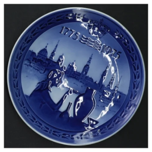 Blå og hvid porcelænplatte fra Royal Copenhagen (str. 18 cm)