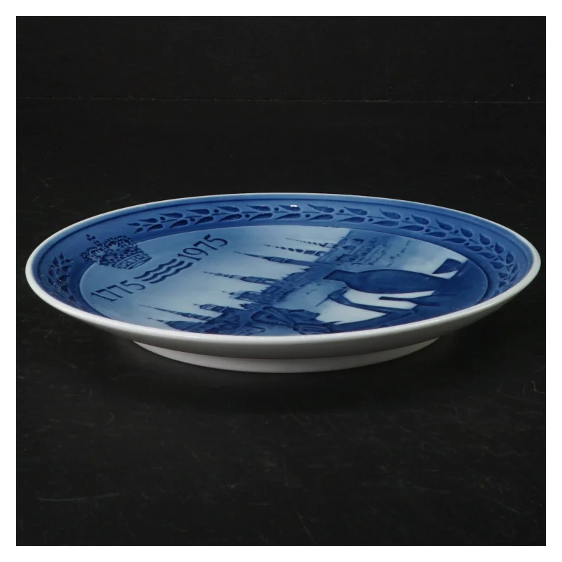 Blå og hvid porcelænplatte fra Royal Copenhagen (str. 18 cm)