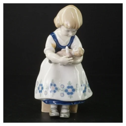Porcelænsfigur af pige (str. 21 cm)