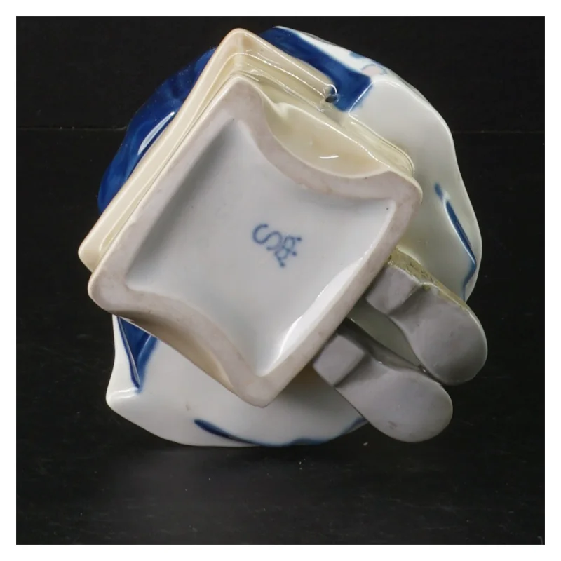 Porcelænsfigur af pige (str. 21 cm)