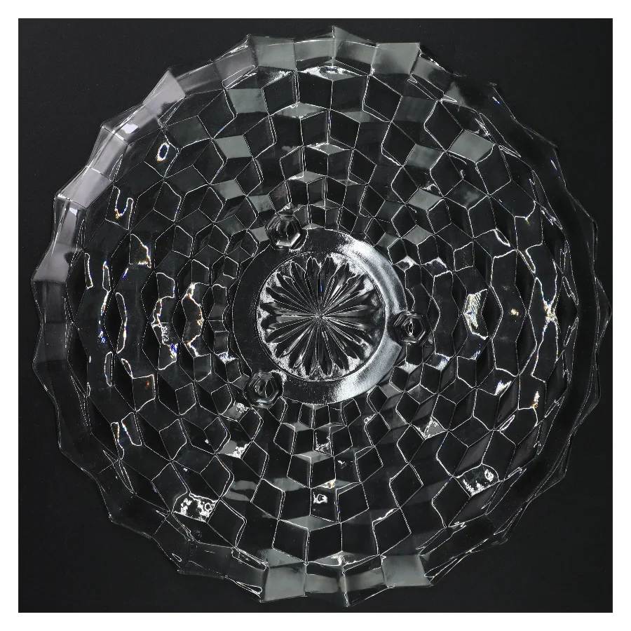 Glasfad med dekorativt mønster (str. 31 cm i diameter)