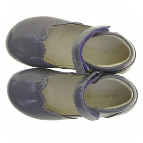 Børnesko i laklæder fra En Fant (str. 25)