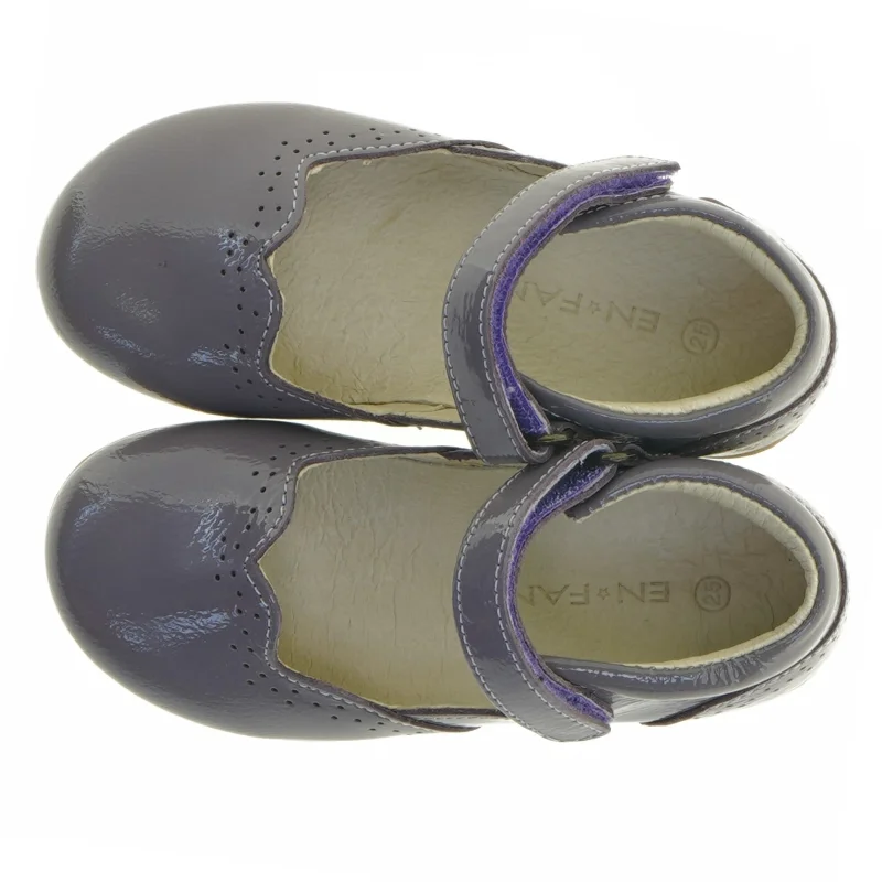 Børnesko i laklæder fra En Fant (str. 25)