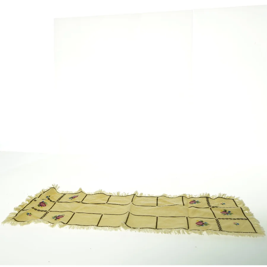 Bordløber med broderi (str. 54x24 cm)