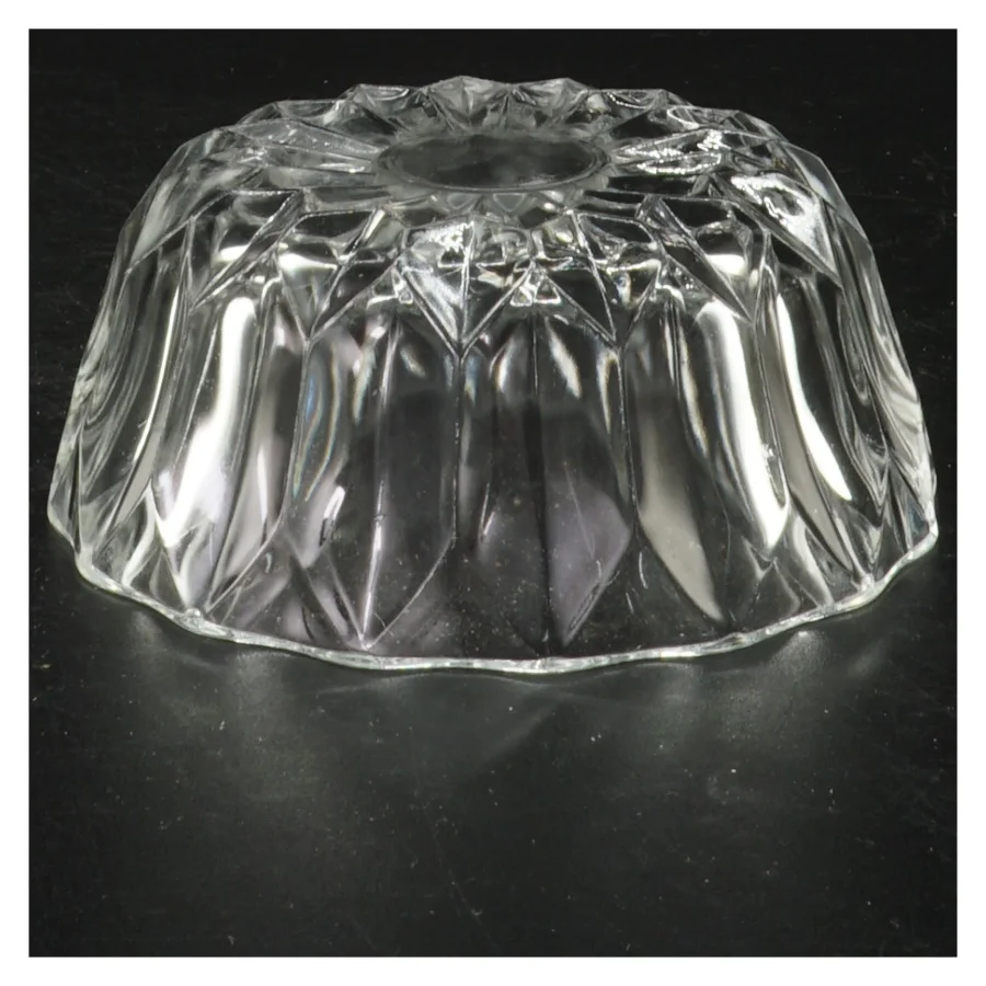 Krystal skål? (str. 11 cm i diameter og 4 cm høj)