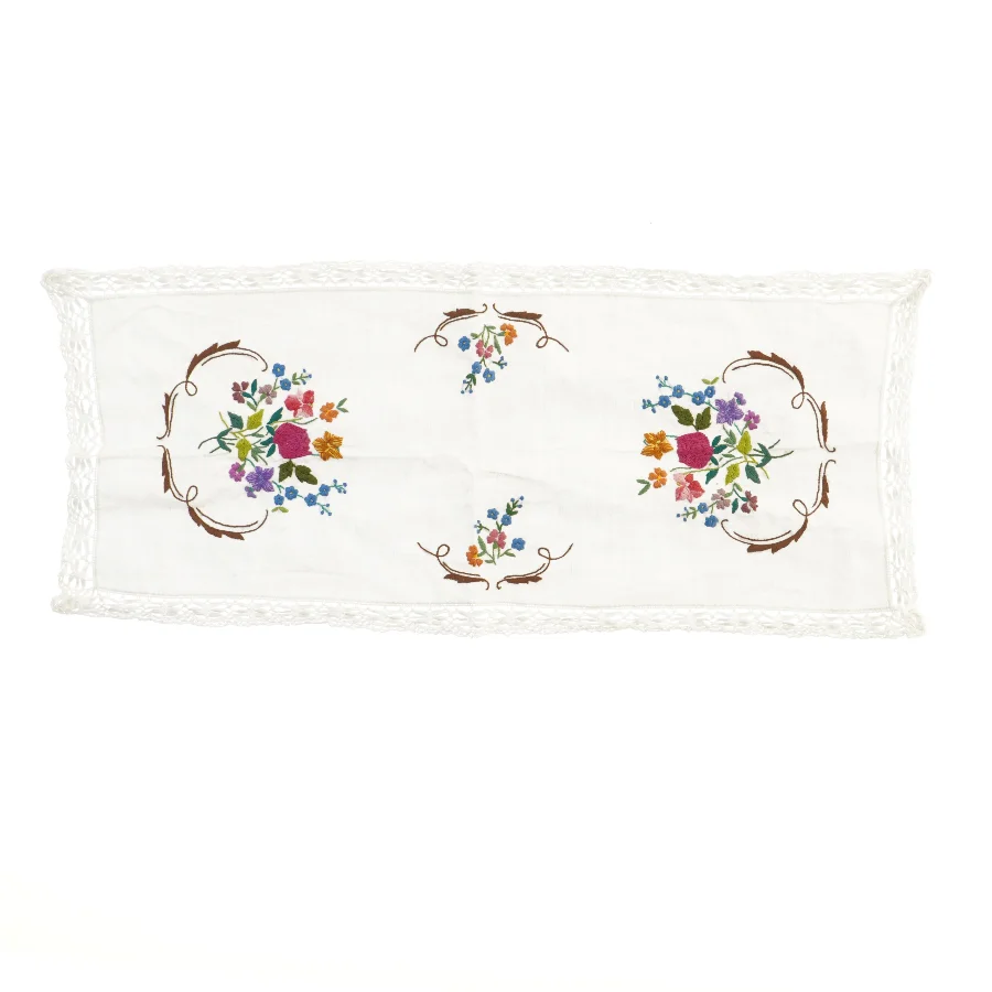 Broderet bordløber med blomster (str. 75x32 cm)