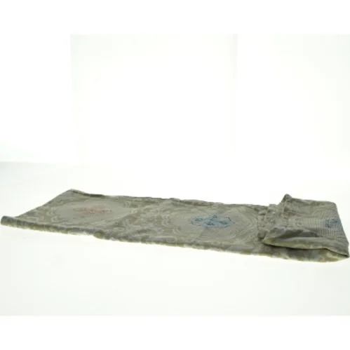 Broderet dug (str. 100 x, 150 cm)