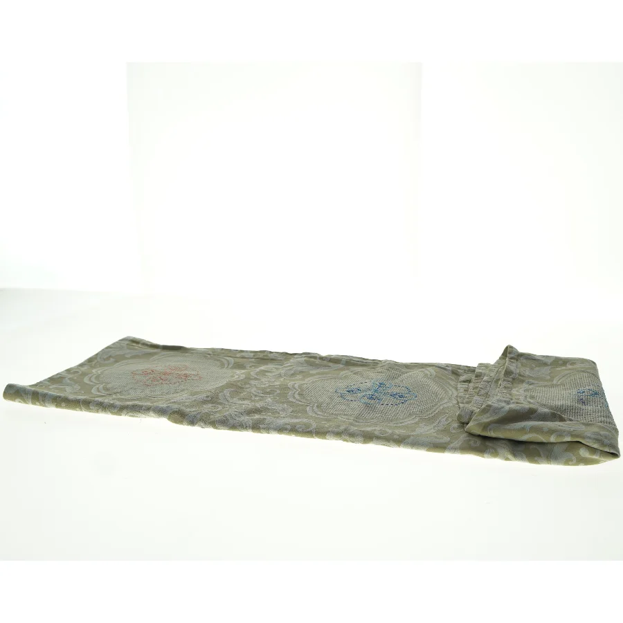 Broderet dug (str. 100 x, 150 cm)