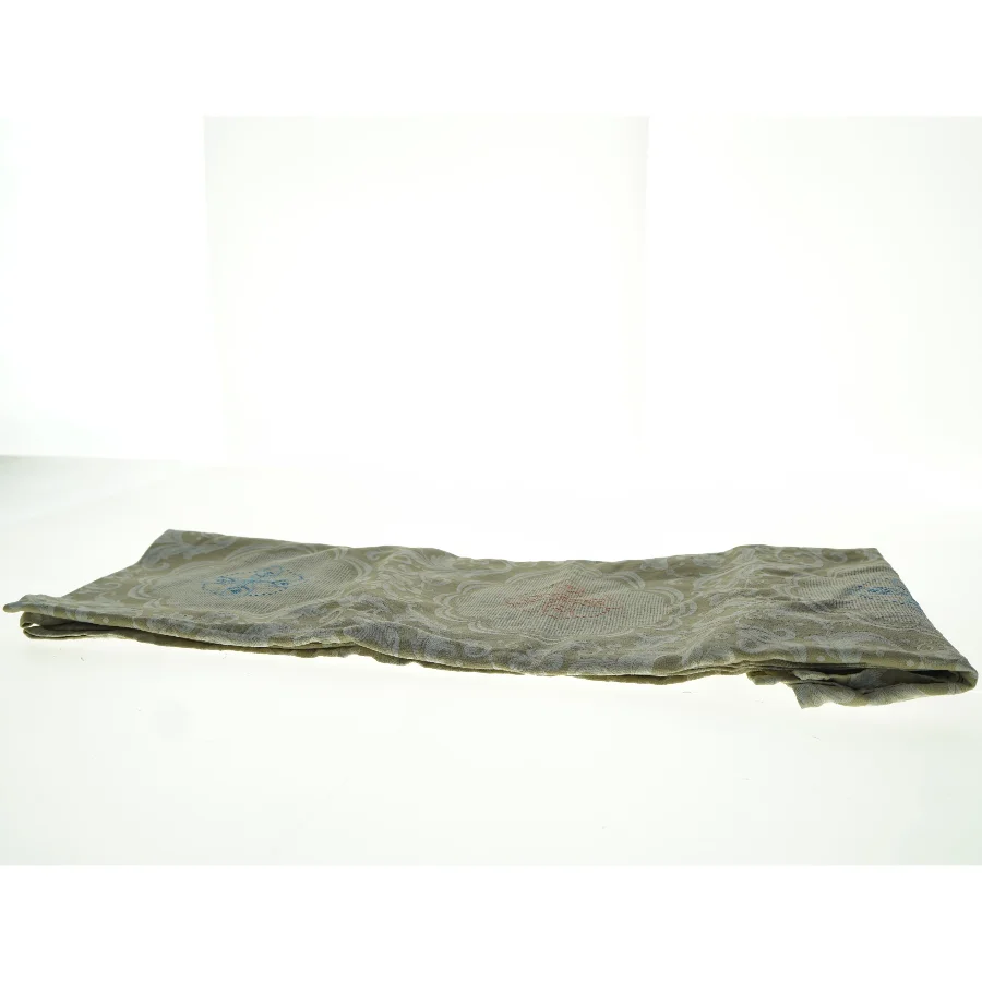 Broderet dug (str. 100 x, 150 cm)