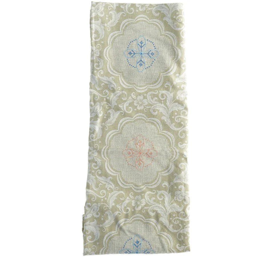 Broderet dug (str. 100 x, 150 cm)