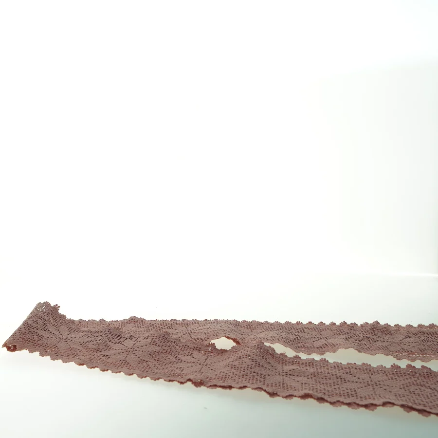 Dekorativt blondestof (str. 12x260 cm)