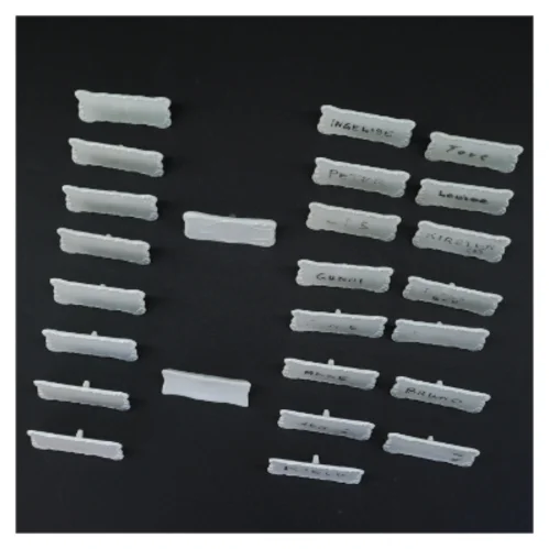 Bordkort i porcelæn med opbevaringskasse (str. 6,3 x 3,5 x 1,5 cm)