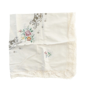 Broderet dug (str. 105x110 cm)