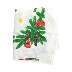 Juledug med tryk af gran og stjerner (str. 120x110 cm)