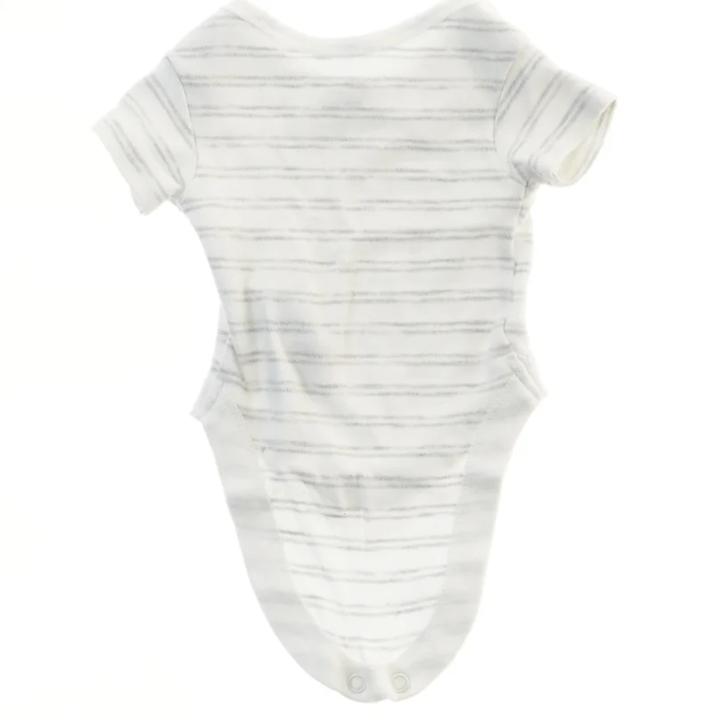 Kortærmet bodystocking til baby fra Primark (str.  bryst 18 cm, længde 27 cm)