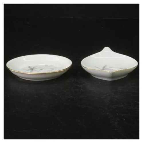 Porcelænsaskebæger og lille tallerken fra B&G (str. 10 cm. 8,5 cm)