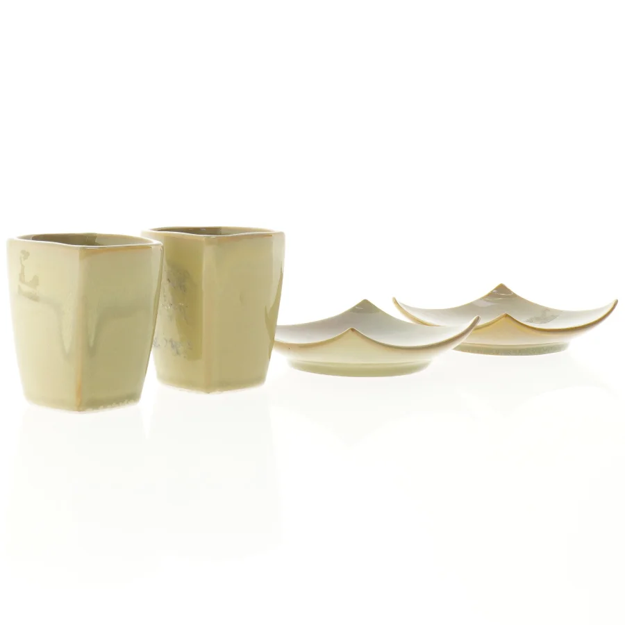 Keramik krus og underkopper (str. Kop, 8,5 x 7 cm tallerken 11,5 x 11,5 cm)