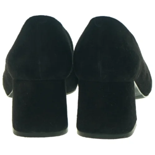 Høje hæle i ruskind fra Mentor (str. 39)