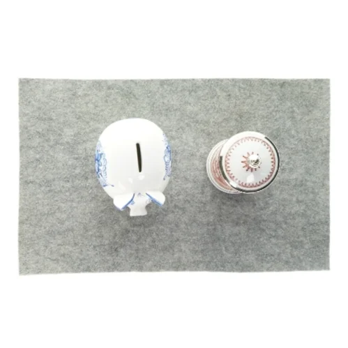 Porcelæns ting (str. 14 x 6 x 10 og 15 x 8cm)