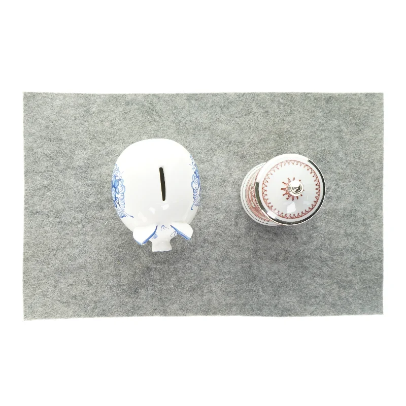 Porcelæns ting (str. 14 x 6 x 10 og 15 x 8cm)