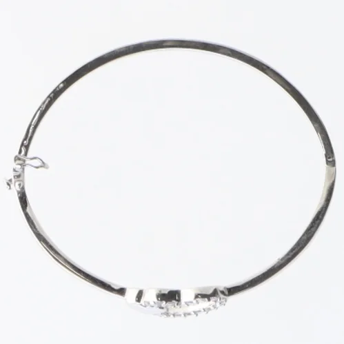 Hjerteformet sølv armbånd (str. Ø 6 cm)