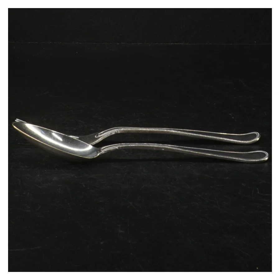 Sølvbestik dobbelt riflet.