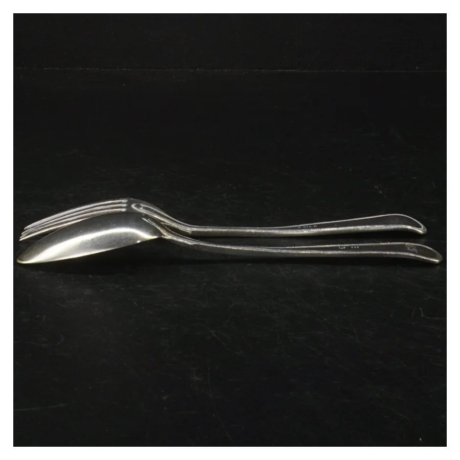 Sølvbestik dobbelt riflet.