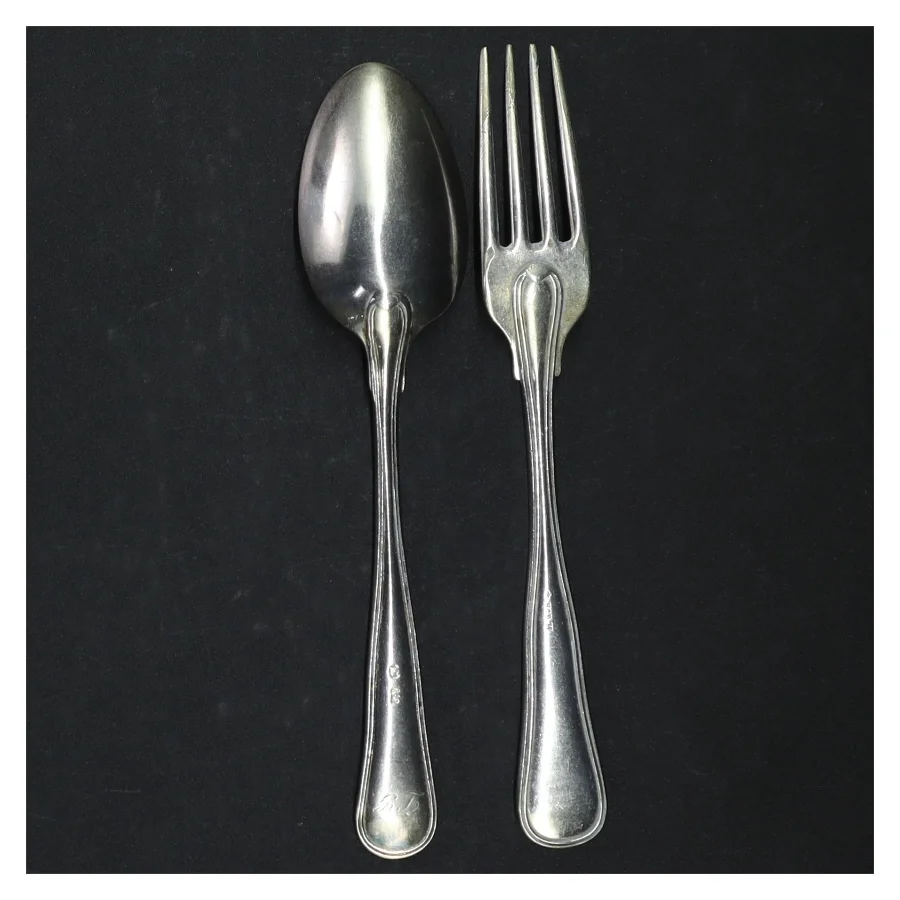 Sølvbestik dobbelt riflet.
