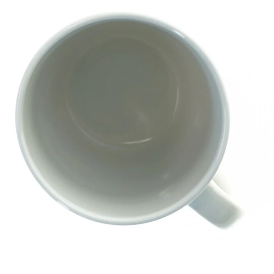 Røde og hvide krus med jule dekoration fra Søstrene Grene (str. H. 9,5 cm. ø. 8,5 cm)