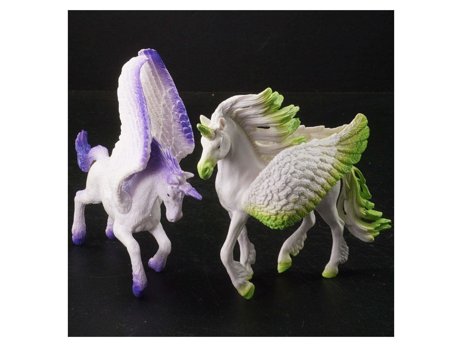 Farverige enhjørning figurer (str. 14 x 9 cm)