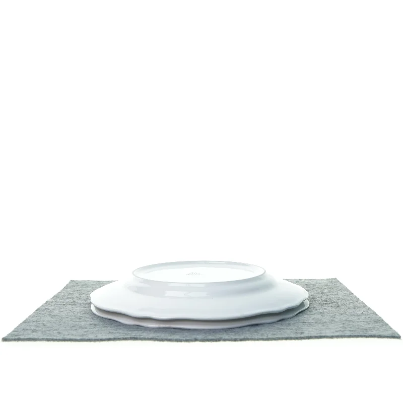 2 tallerkener fra Ikea (str. Ø 28 cm)