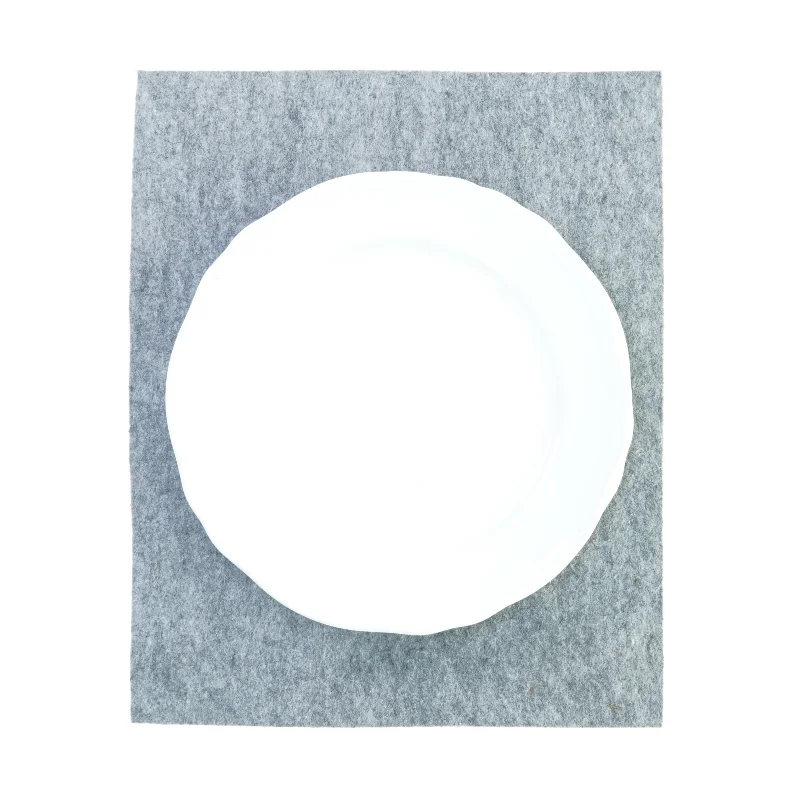 2 tallerkener fra Ikea (str. Ø 28 cm)