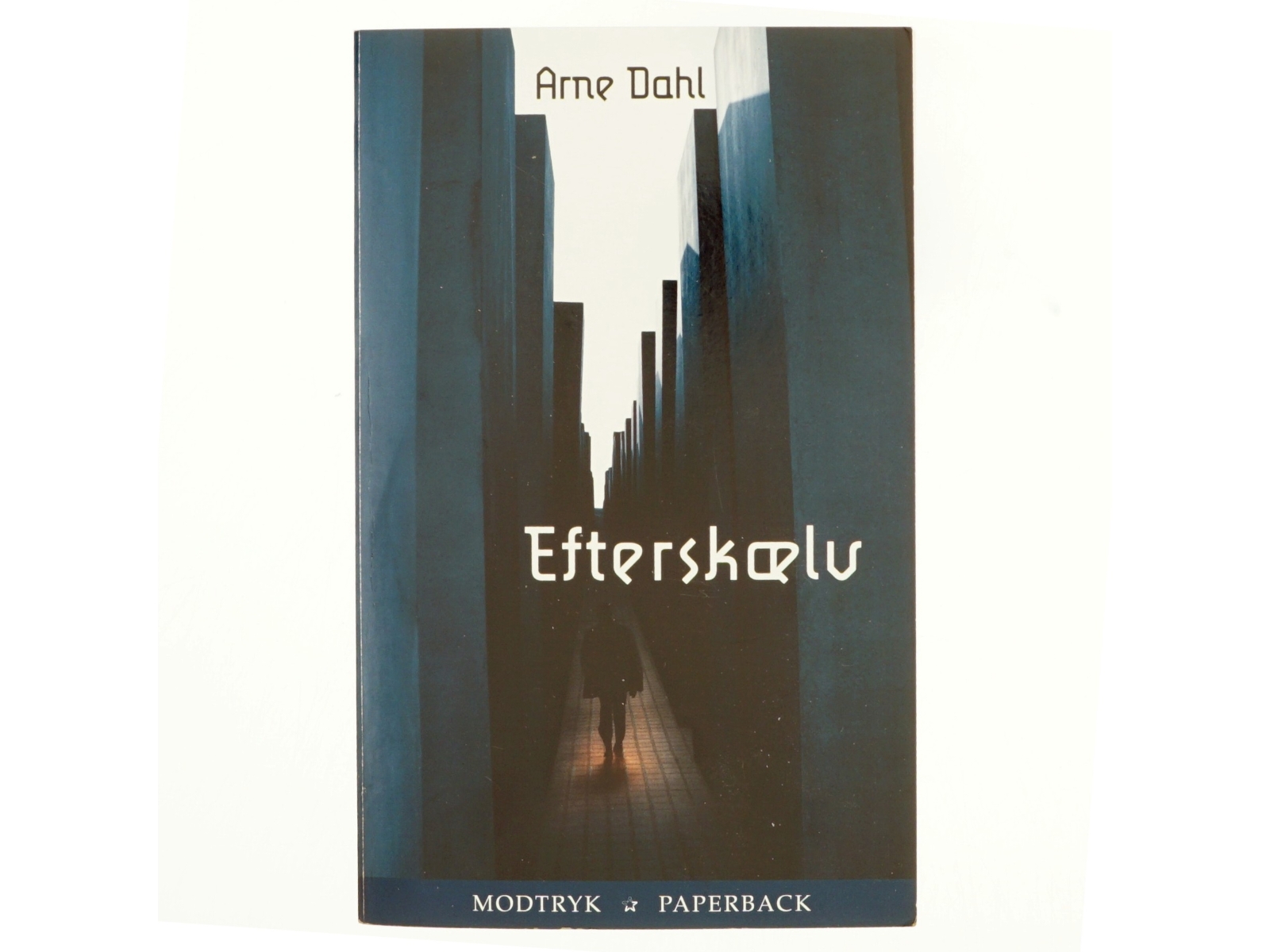 Efterskælv : kriminalroman af Arne Dahl (f. 1963) (Bog)