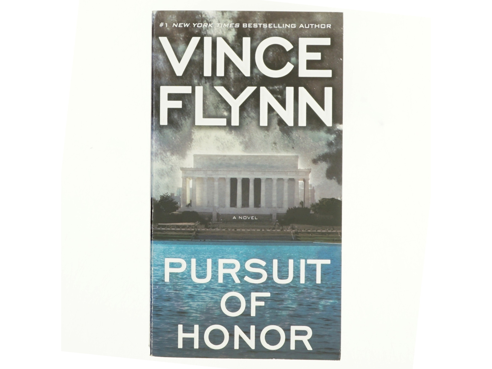 Pursuit of Honor af Vince Flynn (Bog)
