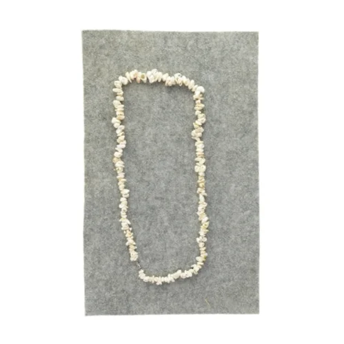 Halskæde med muslingeskaller (str. 77 cm)