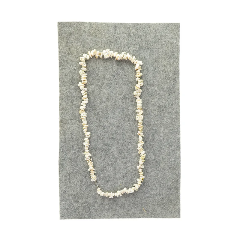 Halskæde med muslingeskaller (str. 77 cm)