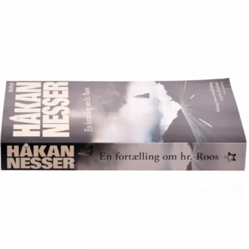 En fortælling om hr. Roos af Håkan Nesser (Bog)