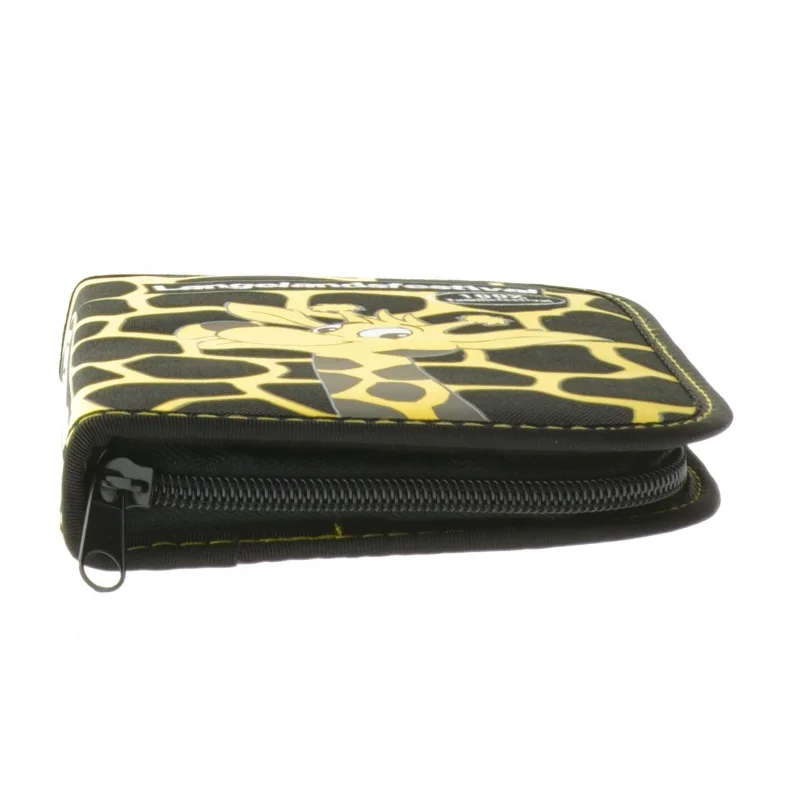 Sammenklappelig pung med girafmotiv fra Langelandsfestival (str. 19x13x2,5 cm)