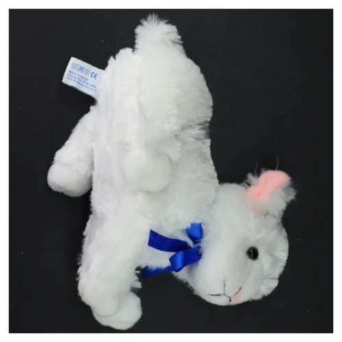 Hvid plyskanin med blåt bånd fra Lambi (str. 24 x 11 cm)