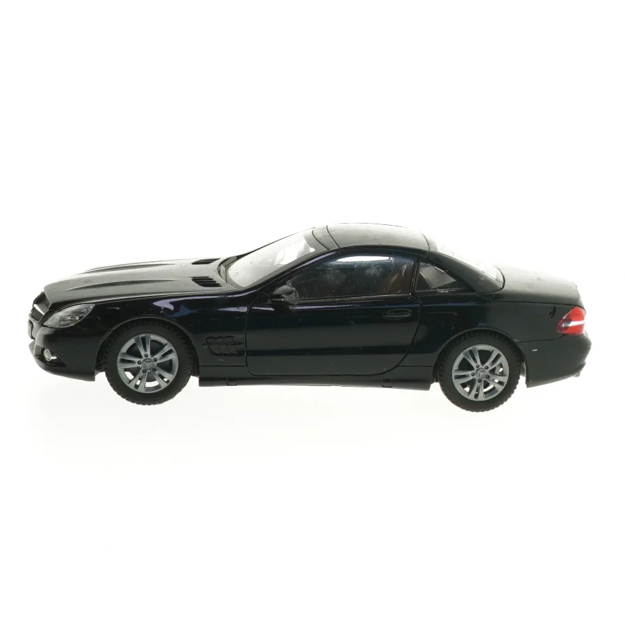Mercedes-Benz modelbil fra Mercedes-Benz (str. 26x10 cm)