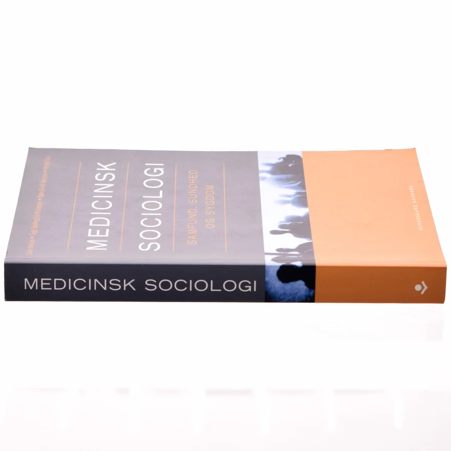 Medicinsk sociologi : samfund, sundhed og sygdom af Lars Iversen (f. 1948) (Bog)