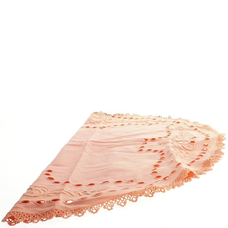 Hæklet dug i ferskenfarve (str. 64 cm)