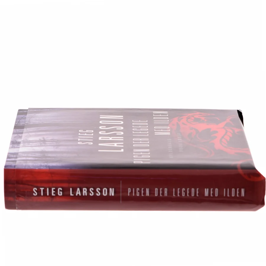 Pigen der legede med ilden af Stieg Larsson (Bog)