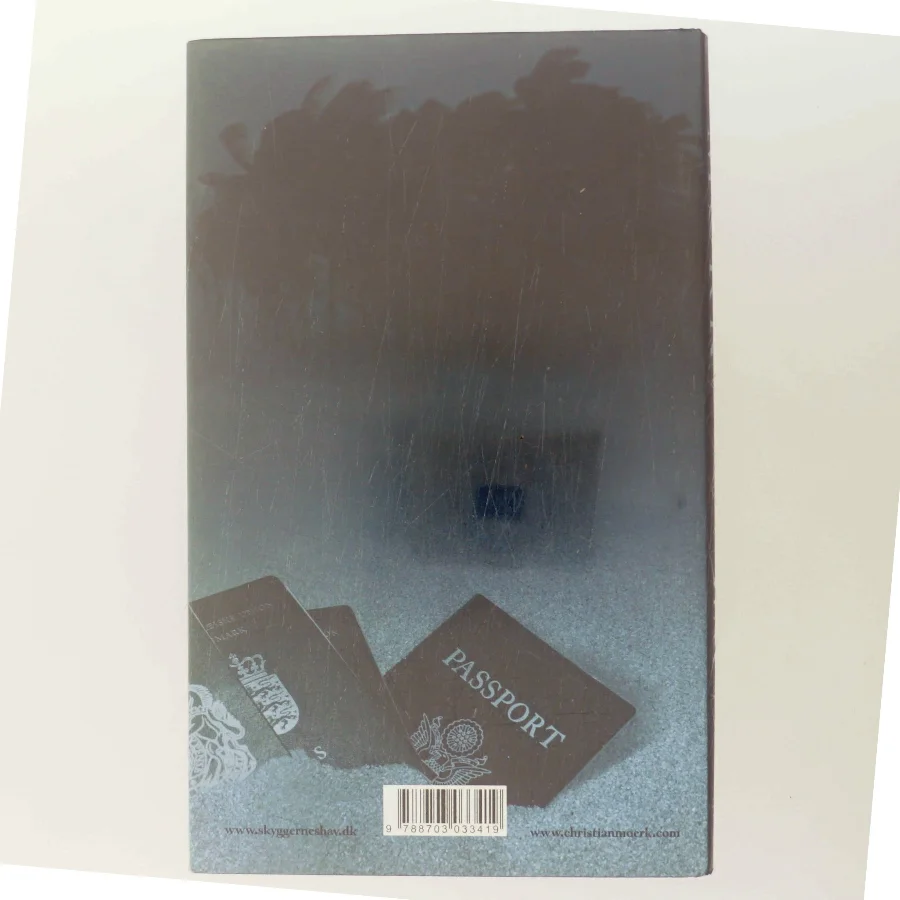 Skyggernes hav : roman af Christian Mørk (Bog)