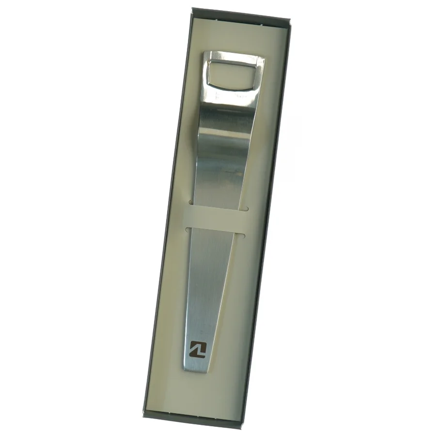 Erik Bagger kapselåbnet fra Erik Bagger (str. 25 x 6 cm)