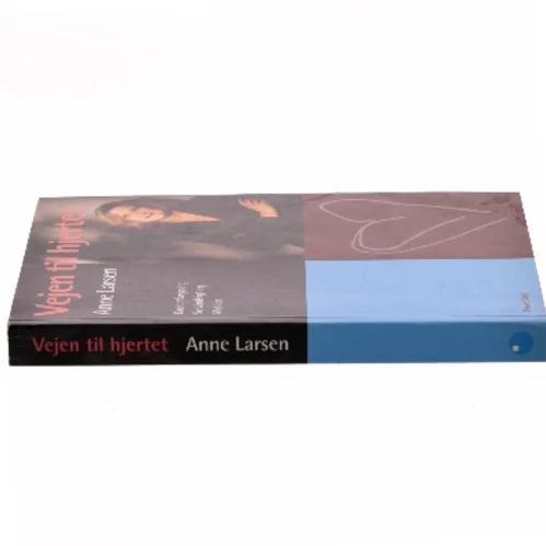 Vejen til hjertet : kostomlægning, selvindsigt og motion af Anne Larsen (f. 1953) (Bog)